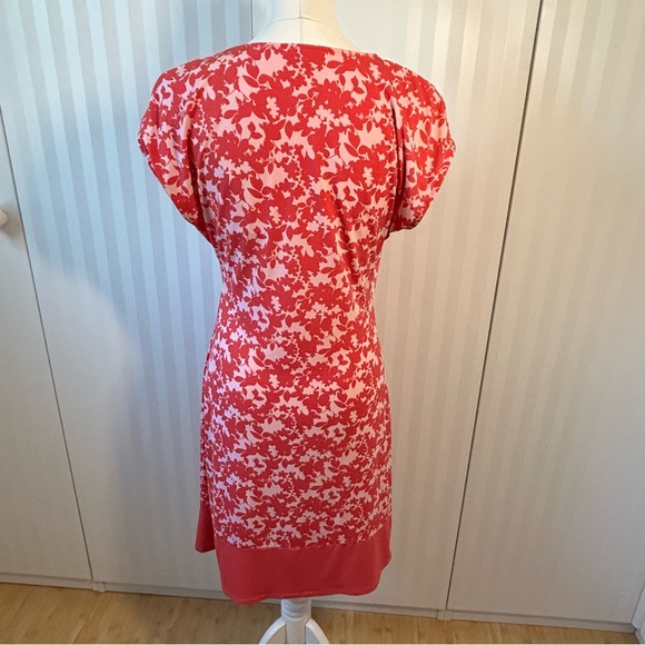 New York & Company stretch pink leafy floral crossover dress Size M - Picture 5 of 10